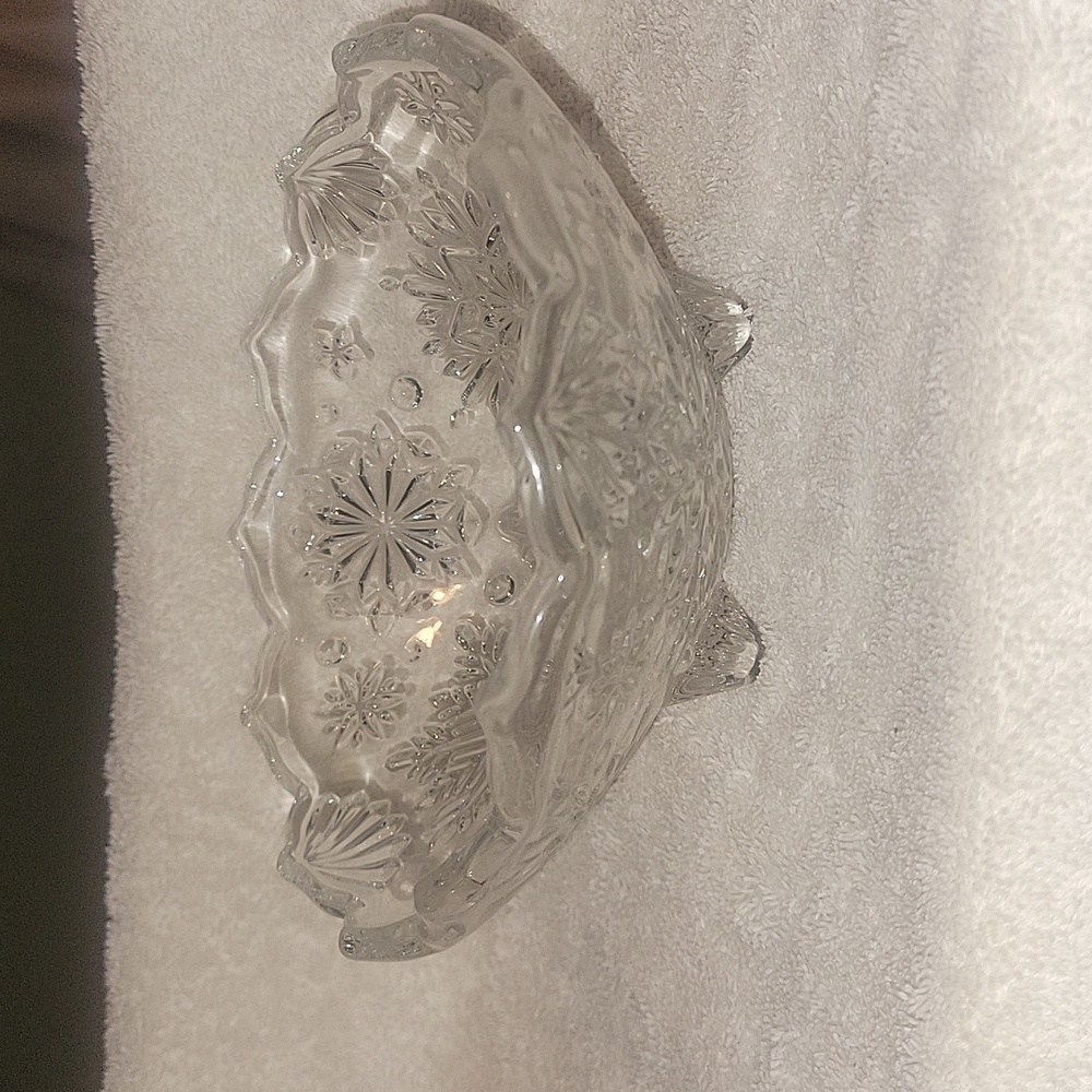Mikasa footed crystal glass candy 🍬 dish. Snowflake design, tri-footed. 6 1/4"